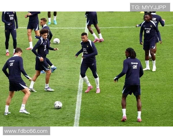 现役足球界十大球星实力对比与未来潜力解析